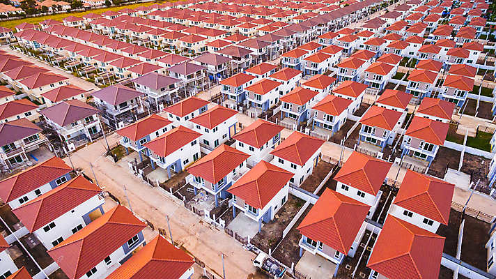 포토 JPG 해외이미지 외관 도로 건축양식 지붕 설계 거리 주택 안테나 풍경 사람없음 초록색 여름 도시풍경 마을 도시 재산 땅 커뮤니티 타운 이웃 개발 교외 넘어짐 드론 진짜 해외202004 해외포토 계절 건축 길 컬러 컨셉 통신 교통시설 모션 건물 금융 파일형식 이미지허브