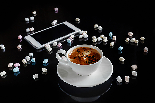 포토 JPG 해외이미지 어린이 음식 분홍색 백그라운드 발렌타인데이 사탕 사랑 사람없음 컵 빨간색 세로 컬러풀 초콜릿 사막 하트 컵받침 만족 원뿔 해외202004 해외포토 모양 도형 식기 감정 컬러 데이이벤트 디저트 사람 받침대 파일형식 이미지허브