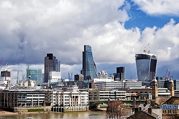 포토 JPG 해외이미지 모양 여행 비즈니스 유리 하늘 영국 거리 맥주 풍경 사람없음 야외 건물 금융 도시풍경 세계 글로벌 사무실 우주 탑 금속 정원 고층빌딩 힘 도시 업무 건축가 큼 기중기 런던 거인 생태학 철강 해외202004 해외포토 직업 건축물 교육 유럽 재질 주류 빌딩 경제 작업 중장비 크기 파일형식 이미지허브