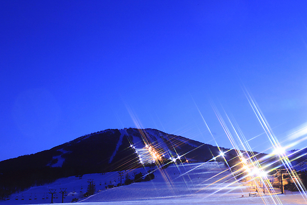 포토 JPG 해외이미지 계절 겨울 자연 하늘 휴가 사람없음 빛 일본 얼음 추위 눈송이 야간 해외202004 해외포토 자연요소 아시아 눈_날씨 생태계 파일형식 이미지허브
