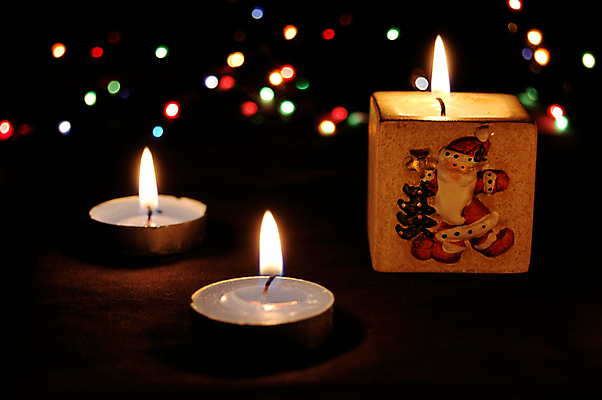 포토 JPG 해외이미지 디자인 크리스마스 패턴 촛불 불 휴가 불꽃 사람없음 장식 빨간색 광선 축하 뜨거움 화려 황금 우아함 야간 저녁 연소 광 가상 해외202004 해외포토 자연요소 기념일 컬러 컨셉 무늬 초 파일형식 이미지허브