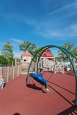 포토 JPG 해외이미지 나무 구름 공원 꽃 어린이 스포츠 사다리 자연 하늘 표면 주택 사람없음 야외 목재 초록색 컬러풀 장난감 운동 계단 미국 활발 장비 게임 도시 미끄럼틀 놀이터 플라스틱 언덕 그네 체육관 오르기 고무 땅바닥 텍사스 해외202004 해외포토 자연요소 식물 공공시설 컬러 컨셉 북아메리카 재료 모션 재질 놀이 바닥 건강 사람 건물 도구 놀이기구 생태계 파일형식 이미지허브
