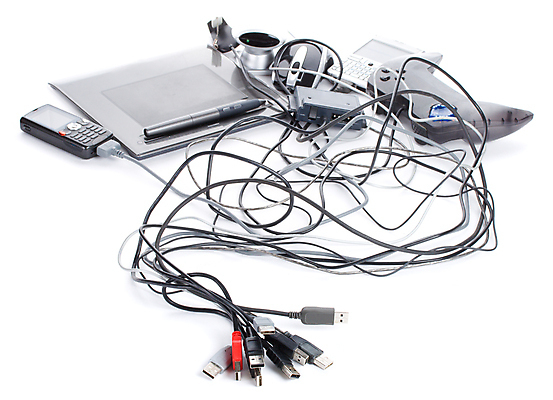 포토 JPG 해외이미지 백그라운드 사람없음 컴퓨터 사무실 자료 장비 운전 정보 흰색 키보드 플러그 쥐 연결 USB 전화기 조이스틱 고립 적외선 해외202004 해외포토 컬러 비즈니스 모션 전자제품 설치류 게임기 파일형식 이미지허브