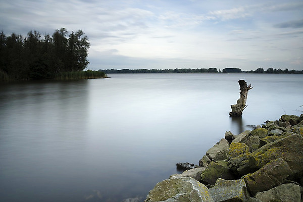 포토 JPG 해외이미지 나무 풍경 사람없음 물 강 항구 시골 저녁 방파제 운하 장노출 암초 보호구역 해외202004 해외포토 자연요소 식물 공공시설 교통시설 촬영기법 야간 구역 파일형식 이미지허브