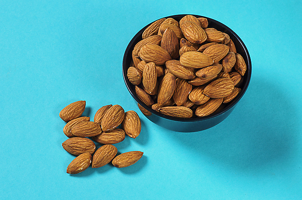 포토 JPG 해외이미지 그릇 백그라운드 다이어트 건조 사람없음 파란색 아몬드 해외202004 해외포토 식기 컬러 건강 견과류 파일형식 이미지허브