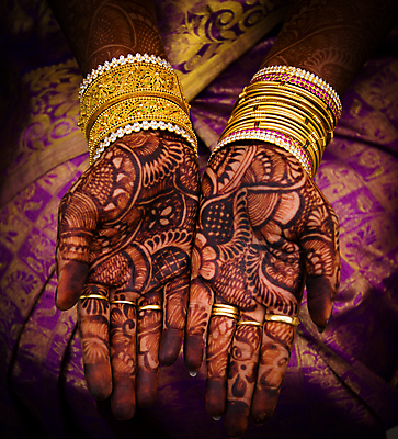 포토 JPG 해외이미지 전통 손 디자인 여자 문화 결혼 손가락 결혼식 미술 동양인 사람없음 장식 빨간색 화장품 엄지손가락 기도 축하 황금 이슬람교 문신 허브 부족 특별함 파키스탄 힌두교 제의 해외202004 해외포토 식물 아시아 종교 컬러 컨셉 문화예술 사람 인종 이벤트 신체부위 뷰티 파일형식 이미지허브
