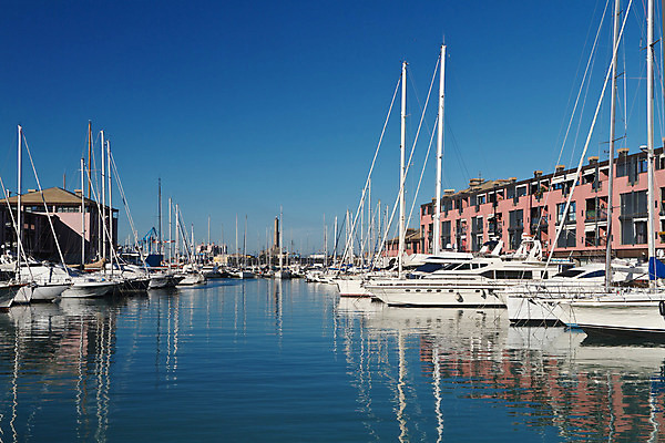 포토 JPG 해외이미지 구름 산업 바다 여행 요트 비즈니스 교통시설 하늘 휴가 항해 사람없음 야외 물 여름 파란색 항구 이탈리아 도시 보트 고급 큼 크루즈 지중해 함선 포트 해외202004 해외포토 자연요소 계절 유럽 컬러 교통 컨셉 배_교통 크기 시설 파일형식 이미지허브