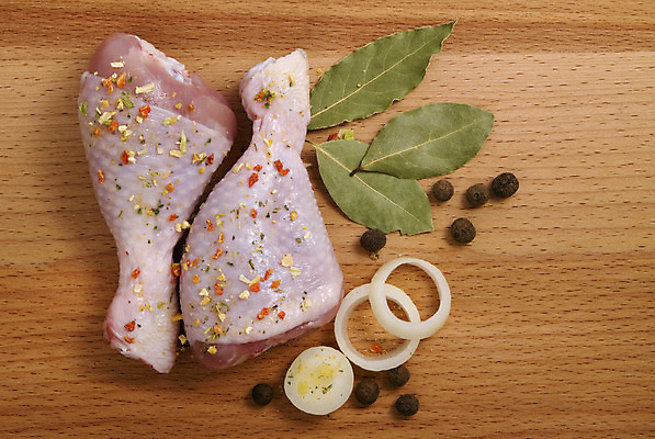 포토 JPG 해외이미지 음식 분홍색 재료 뼈 건강 육류 사람없음 치킨 흰색 신선 바비큐 자르기 피부 준비 날것 후추 로즈메리 고립 단백질 해외202004 해외포토 컬러 식재료 모션 신체부위 허브 향신료 닭고기요리 영양소 파일형식 이미지허브