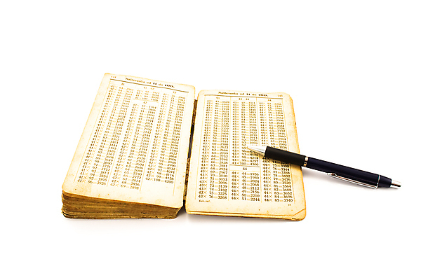 포토 JPG 해외이미지 교육 종이 문화 텍스트 학교 사람없음 책 연필 갈색 정보 골동품 오픈 수학 가르침 역사 문학 고립 옛날 문해 해외202004 해외포토 컬러 교과목 학용품 필기구 파일형식 이미지허브