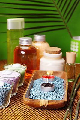 포토 JPG 해외이미지 휴식 실내 사람없음 수건 스파 액체 허브 피부관리 아로마 소금 비누 아로마테라피 해외202004 해외포토 식물 컨셉 내부 위생용품 뷰티 테라피 파일형식 이미지허브