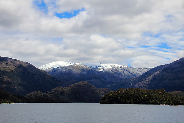포토 JPG 해외이미지 공원 여행 자연 산 등대 파노라마 풍경 사람없음 야외 물 파란색 얼음 미국 소리 놀람 목장 땅 빙하 멀리 O 칠레 남쪽 내추럴 전국 해외202004 해외포토 자연요소 알파벳 공공시설 감정 컬러 북아메리카 촬영기법 표정 남아메리카 방향 생태계 파일형식 이미지허브