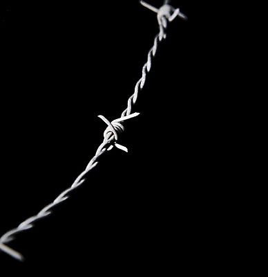 포토 JPG 해외이미지 사람없음 금속 수비 보호 절도 보안 철사 해외202004 해외포토 컨셉 모션 재질 안전 범죄 파일형식 이미지허브