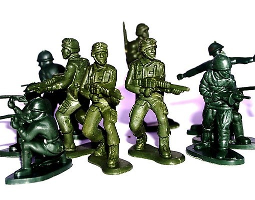 포토 JPG 해외이미지 모델 무기 실내 사람없음 초록색 장난감 미니어처 피규어 총 흰색 닫기 작음 공격 플라스틱 오브젝트 군용 싸움 전쟁 육군 병정 특공대 많음 해외202004 해외포토 컬러 컨셉 모션 재질 군대 내부 모형 크기 특수부대 파일형식 이미지허브