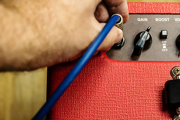 포토 JPG 해외이미지 직업 손 음악 손잡이 사람없음 빨간색 상자 금속 소리 재킷 공연 장비 수확 흰색 기구 기타 판넬 클래식 플러그 볼륨 캐비닛 롤 오디오 시끄러움 뮤지컬 베이스 블루스 입력 해외202004 해외포토 컬러 컨셉 농업 재질 현악기 문화예술 이벤트 신체부위 전자제품 외투 사물함 파일형식 이미지허브