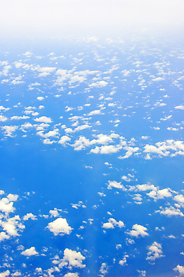 포토 JPG 해외이미지 구름 바다 여행 백그라운드 창문 교통시설 자연 하늘 날씨 휴가 비행기 프레임 안테나 사람없음 파란색 빛 컬러풀 태양 평화 우주 흰색 분위기 즐거움 항공 코스모스 부드러움 제트기 천국 솜털 대패 몽환 수평선 해외202004 해외포토 자연요소 꽃 감정 컬러 교통 컨셉 통신 항공교통 대중교통 감각 시설 생태계 파일형식 이미지허브