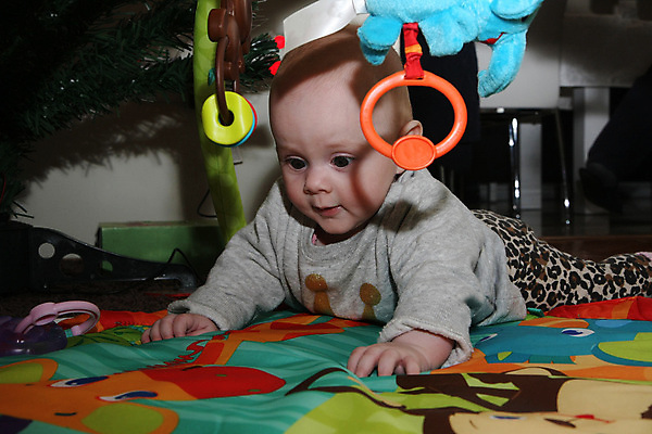 포토 JPG 해외이미지 행복 얼굴 어린이 놀이 건강 한명 사람 장난감 성장 게임 아기 닫기 달콤 호기심 결백 해외202004 해외포토 1 감정 컨셉 모션 신체부위 맛 파일형식 이미지허브