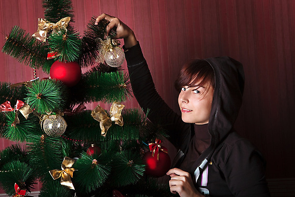 포토 JPG 해외이미지 나무 전통 응시 여자 리본 벽 백그라운드 크리스마스 겨울 공 휴가 기념 미술 한명 빨간색 초록색 빛 반짝임 장난감 갈색 축제 화환 희망 기쁨 축하 직물 잡기 화려 찡그림 황금 은색 12월 연도 강렬 노엘 여의주 인공 해외202004 해외포토 식물 1 시선 계절 기념일 꽃 감정 컬러 컨셉 모션 문화예술 표정 사람 날짜 파일형식 이미지허브