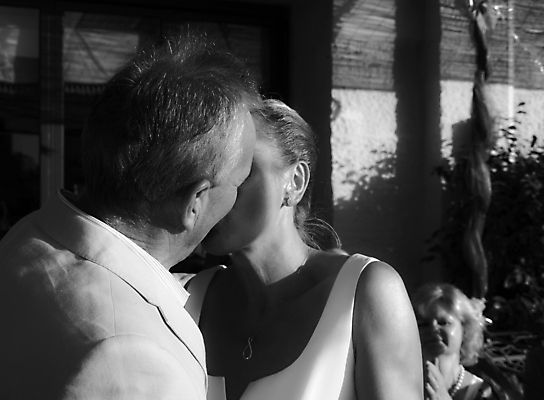 포토 JPG 해외이미지 커플 드레스 결혼 결혼식 키스 사랑 사람없음 파티 신혼여행 축하 가운 기회 샤워실 해외202004 해외포토 옷 감정 컨셉 관계 이벤트 애정표현 샤워시설 파일형식 이미지허브