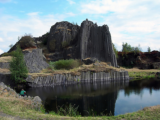 포토 JPG 해외이미지 공원 호수 백그라운드 산 파노라마 어류 풍경 사람없음 물 시골 연못 오르간 땅 언덕 화산 장면 낚시꾼 용암 육각형 현무암 해외202004 해외포토 자연요소 도형 공공시설 촬영기법 수중동물 건반악기 화산암 파일형식 이미지허브