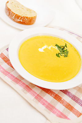 포토 JPG 해외이미지 전통 접시 계절 행복 음식 빵 채소 오렌지 호박 휴가 사람없음 장식 노란색 파티 식사 저녁식사 할로윈 가을 흰색 신선 사발 수프 크림 토스트 스쿼시 10월 해외202004 해외포토 식기 감정 스포츠 컬러 과일 이벤트 구기 날짜 사기그릇 파일형식 이미지허브