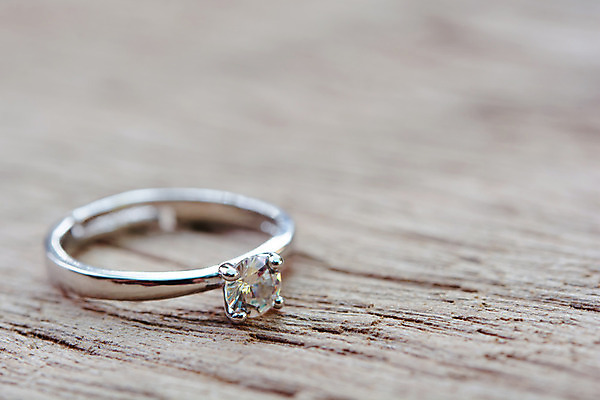 포토 JPG 해외이미지 디자인 커플 꽃 꽃다발 결혼 백그라운드 2 자연 탁자 결혼식 함께함 사랑 미술 사람없음 목재 장식 컬러풀 하트 축하 반지 원형 은색 보석 다발 심볼 다이아몬드 부드러움 약혼 해외202004 해외포토 모양 도형 나무 식물 감정 컬러 가구 컨셉 재료 장신구 관계 문화예술 이벤트 감각 광석 생태계 약속 파일형식 이미지허브