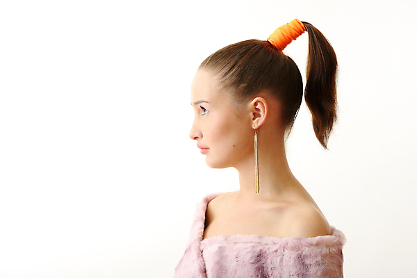 포토 JPG 해외이미지 백인 여자 얼굴 분홍색 신체 한명 사람 20대 갈색 머리 터치 흰색 닫기 어깨 부드러움 목 고립 떠남 사춘기 유일 완전 해외202004 해외포토 서양인 1 컬러 컨셉 모션 청년 신체부위 감각 파일형식 이미지허브