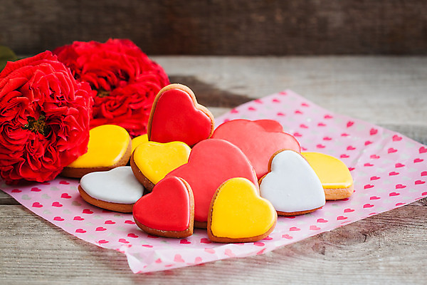 포토 JPG 해외이미지 전통 계절 어린이 음식 분홍색 백그라운드 휴가 디저트 주택 발렌타인데이 사탕 사랑 사람없음 장식 빨간색 장미 노란색 쿠키 케이크 정원 축제 흰색 하트 시골 축하 대접 달콤 설탕 편지 굽기 열정 생강 2월 핸드메이드 해외202004 해외포토 모양 꽃 감정 컬러 컨셉 채소 데이이벤트 사람 건물 날짜 맛 구이 파일형식 이미지허브