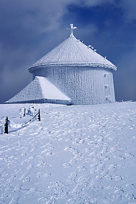 포토 JPG 해외이미지 구름 유럽 종교 십자가 겨울 하늘 산 사람없음 목재 정상 서리 봉 폴란드 해외202004 해외포토 자연요소 나무 계절 나라 재료 파일형식 이미지허브