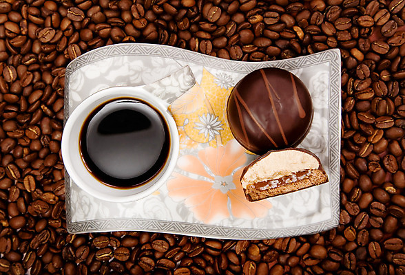 포토 JPG 해외이미지 접시 커피 음료 음식 백그라운드 디저트 콩 건조 사탕 사람없음 컵 가로 빛 하이앵글 갈색 초콜릿 검은색 빵집 에너지 뜨거움 도자기 맛 아침식사 혼합 낟알 굽기 오브젝트 아로마 결 향 칼로리 에스프레소 내추럴 카페인 해외202004 해외포토 식기 뷰포인트 컬러 컨셉 무늬 곡류 상점 식사 구이 파일형식 이미지허브