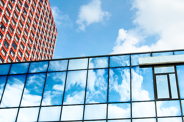 포토 JPG 해외이미지 모양 구름 디자인 외관 유럽 산업 패턴 비즈니스 건축양식 창문 유리 하늘 성공 미래 새로움 아이디어 사람없음 야외 빨간색 여름 금융 파란색 빛 도시풍경 글로벌 사무실 햇빛 반사 탑 고층빌딩 프랑스 도시 센터 큼 각도 장면 지역 개발 리듬 철강 파리(프랑스) 해외202004 해외포토 자연요소 건축물 계절 건축 나라 컬러 컨셉 무늬 재질 풍경 빌딩 경제 태양 크기 파일형식 이미지허브
