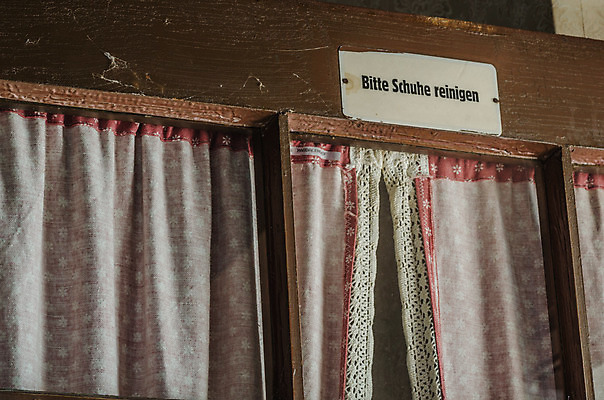 포토 JPG 해외이미지 벽 건축양식 창문 주택 이야기 사람없음 건물 탐험 역사 빌라 천연기념물 발견 떠남 무인 옛날 파멸 해외202004 해외포토 건축물 건축 컨셉 모션 파일형식 소멸 이미지허브