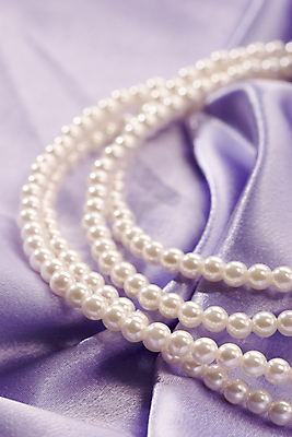 포토 JPG 해외이미지 목걸이 선물 사람없음 빛 클래식 고급 우아함 보석 라일락 내추럴 해외202004 해외포토 꽃 컨셉 장신구 광석 파일형식 이미지허브