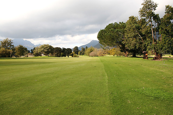 포토 JPG 해외이미지 나무 구름 골프 골프장 자연 하늘 사람없음 초록색 거친 강의 자르기 해외202004 해외포토 자연요소 식물 컬러 스포츠시설 모션 구기 생태계 파일형식 이미지허브