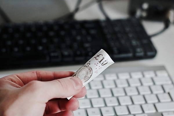 포토 JPG 해외이미지 손 돈 사람없음 금융 키보드 결제 가치 해외202004 해외포토 신체부위 경제 재산 파일형식 이미지허브