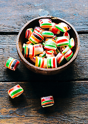 포토 JPG 해외이미지 음식 백그라운드 휴가 사탕 사람없음 목재 파란색 컬러풀 장난감 과자 우주 여러개 줄무늬 공백 거품 그룹 변화 달콤 맛 실크 설탕 먹기 오브젝트 상쾌 질감 복고 핸드메이드 많음 해외202004 해외포토 나무 감정 컬러 다수 컨셉 무늬 재료 모션 디저트 직물 파일형식 이미지허브