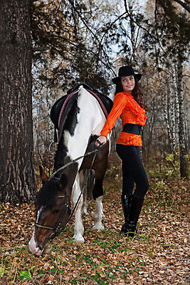 포토 JPG 해외이미지 동물 백인 옷 여자 얼굴 포즈 밭 자연 사랑 한명 미소 사람 소녀 성인 야외 초록색 여름 반려동물 운동 머리 우정 시골 승마 승차 숲 돌봄 사춘기 해외202004 해외포토 서양인 1 계절 감정 어린이 스포츠 컬러 농업 모션 표정 건강 신체부위 친구 생태계 파일형식 이미지허브