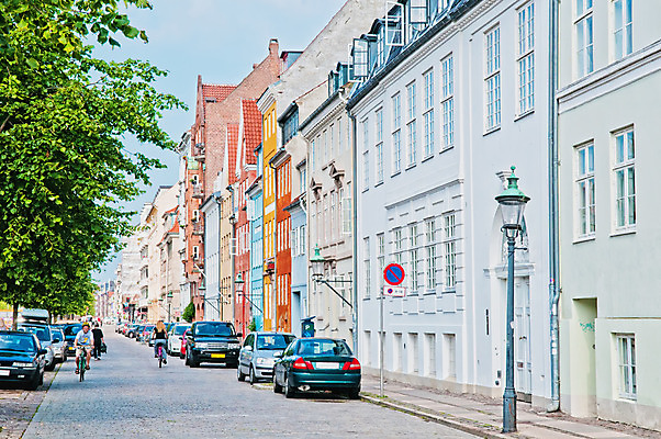 포토 JPG 해외이미지 외관 도로 건축양식 자동차 하늘 거리 주택 사람 사람없음 야외 건물 걷기 차도 도시 군중 장면 지역 타운 콘크리트 해외202004 해외포토 건축물 건축 길 육상교통 교통시설 모션 파일형식 이미지허브