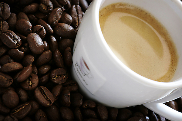 포토 JPG 해외이미지 라이프스타일 커피 음료 콩 사람없음 컵 맛 굽기 에스프레소 단절 해외202004 해외포토 식기 컨셉 곡류 생활 구이 파일형식 이미지허브