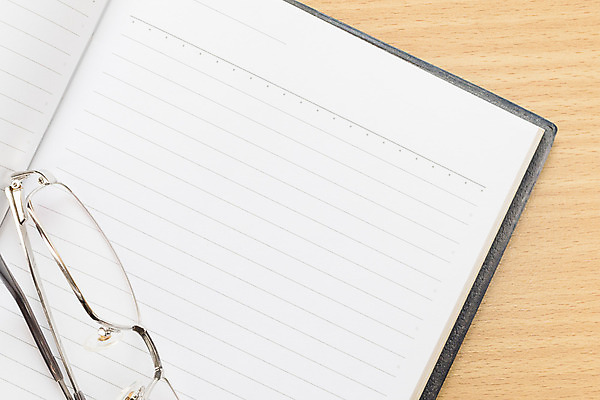 포토 JPG 해외이미지 교육 종이 안경 선 비즈니스 텍스트 학교 가정 탁자 사람없음 목재 책 스터디 사무실 펜 다이어리 쪽지 공책 공백 정보 달력 덮개 흰색 기록 업무 오픈 메시지 잡지 가죽 스케치 편지 갑판 계약 오브젝트 문서 상업 페이지 시트 패드 카피스페이스 해외202004 해외포토 나무 잡화 컬러 가구 배_교통 재료 문구용품 미술 간행물 학습 필기구 사무용품 뚜껑 작업 파일형식 이미지허브