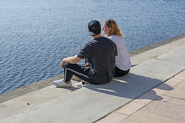 포토 JPG 해외이미지 백인 라이프스타일 커플 여자 남자 행복 실루엣 바다 여행 2 데이트 관계 자연 하늘 휴가 함께함 사랑 사람 앉기 야외 두명 물 햇빛 태양 기쁨 신혼여행 잡기 닫기 저녁 정확 해외202004 해외포토 자연요소 서양인 감정 결혼 컨셉 모션 촬영기법 생활 야간 생태계 파일형식 이미지허브