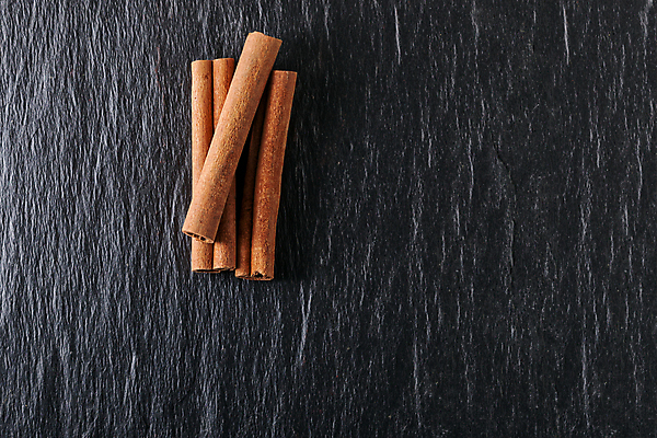 포토 JPG 해외이미지 스튜디오촬영 음식 백그라운드 크리스마스 겨울 자연 건조 사람없음 가로 갈색 양념 조미료 변화 약초 허브 향신료 보따리 흙더미 시나몬 해외202004 해외포토 식물 계절 기념일 컬러 컨셉 실내 흙 풀_식물 생태계 향미료 파일형식 더미 이미지허브