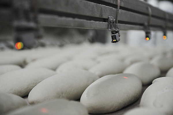 포토 JPG 해외이미지 공장 실내 사람없음 아웃포커스 기계 소프트포커스 확인 반죽 해외202004 해외포토 공업 촬영기법 내부 파일형식 이미지허브