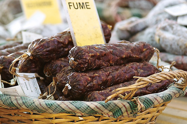 포토 JPG 해외이미지 전통 음식 돼지고기 사람없음 판매 바구니 기쁨 프랑스 소시지 상품 전문 해외202004 해외포토 감정 유럽 육류 가공식품 파일형식 이미지허브