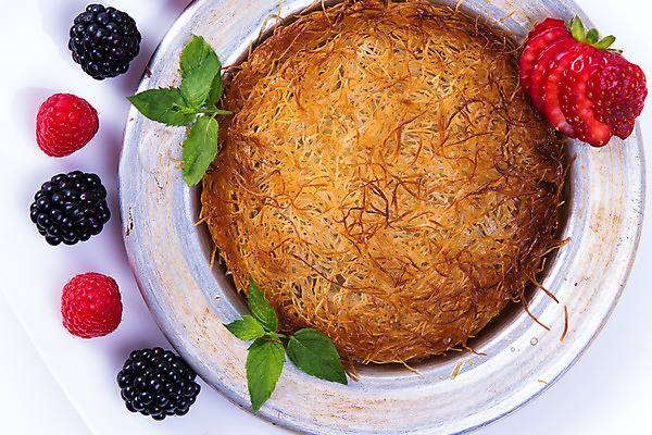 포토 JPG 해외이미지 전통 접시 열매 음식 잎 재료 중동 딸기 디저트 치즈 요리 사람없음 식당 식사 저녁식사 빵집 신선 뜨거움 황금 달콤 굽기 지중해 민트 반죽 산딸기 시럽 버터 동쪽 블랙베리 그리스인 점심식사 무생채 아랍어 페스츄리 해외202004 튀르키예 해외포토 서양인 식물 식기 나라 아시아 빵 바다 과일 유제품 상점 맛 구이 방향 허브 파일형식 이미지허브