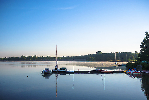 포토 JPG 해외이미지 구름 계절 호수 파도 바다 여행 백그라운드 자연 하늘 날씨 휴가 휴식 풍경 사람없음 야외 물 여름 파란색 빛 강 햇빛 태양 반사 평화 환경 맑음 침묵 봄 거울 흰색 시골 연못 장면 천국 내추럴 수평선 해외202004 해외포토 자연요소 컬러 컨셉 소리 생태계 파일형식 이미지허브