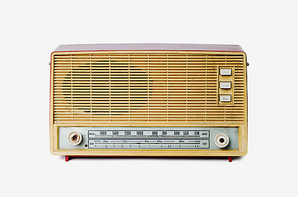 포토 JPG 해외이미지 음악 파도 통신 버튼 기술 손잡이 사람없음 빨간색 전자제품 소리 듣기 장비 수확 골동품 클래식 역 볼륨 무선전화기 향수 오브젝트 라디오 복고 방송 다이얼 소통 고립 뮤지컬 옛날 조율 스타일 해외202004 해외포토 바다 컬러 컨셉 농업 교통시설 모션 문화예술 화장품 전화기 파일형식 이미지허브