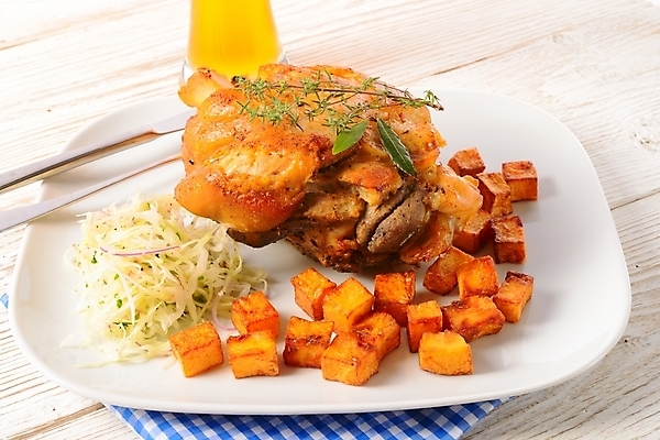 포토 JPG 해외이미지 전통 접시 음료 음식 빵 잎 채소 부분 유리 탁자 뼈 맥주 육류 돼지고기 요리 사람없음 목재 빛 갈색 파티 저녁식사 당근 에너지 머그컵 튀김 흰색 시골 만 돼지 그릴 굽기 피부 유기농 햄 훈제 점심식사 바이에른사람 해외202004 해외포토 나무 식물 식기 웰빙 컬러 가구 식재료 재료 포유류 재질 주방용품 뿌리채소 주류 이벤트 신체부위 컵 식사 구이 파일형식 이미지허브