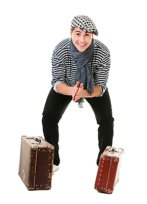 포토 JPG 해외이미지 전신 백인 1 손 남자 행복 여행 백그라운드 가방 성공 휴가 항해 한명 미소 사람 소년 성인 여행객 여행가방 줄무늬 산책 수확 짐 흰색 조끼 행운 선원 고립 그런지 수하물 옛날 해외202004 해외포토 서양인 잡화 감정 어린이 컬러 컨셉 무늬 농업 배_교통 휴식 표정 신체부위 외투 파일형식 이미지허브