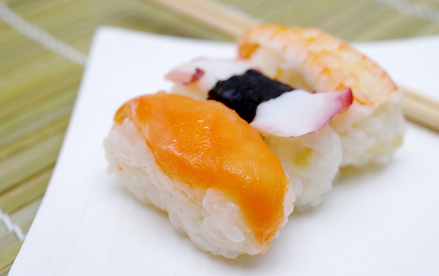 포토 JPG 해외이미지 전통 라이프스타일 접시 아시아 음식 다이어트 밥 새우 건강 어류 요리 사람없음 식당 일본 식사 저녁식사 초밥 해조류 해산물 문어 연어 건강식 일본음식 해외202004 해외포토 식기 나라 연체동물 갑각류 생활 상점 수중동물 해양식물 파일형식 이미지허브