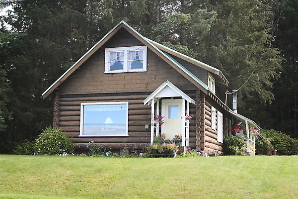 포토 JPG 해외이미지 도로 창문 가족 하늘 지붕 부동산 휴가 거리 주택 잔디 사람없음 갈색 정원 운전 작음 주차 빌라 크림 알래스카 방법 해외202004 해외포토 식물 길 컬러 관계 교통시설 모션 건물 미국 재산 크기 파일형식 이미지허브